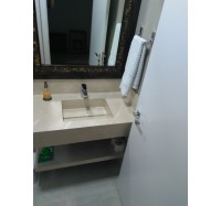 LAVATÓRIO EM PORCELANATO COM BANCA E NICHO